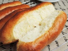 烤好立即脱模放在烤架上