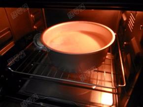 放入预热160度的烤箱中