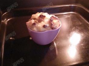 烤30分钟左右，至布丁液呈固态即可