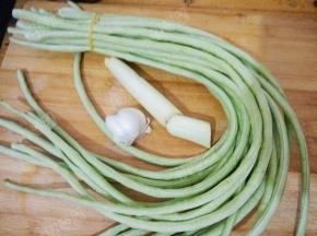准备豆角，大蒜，大葱