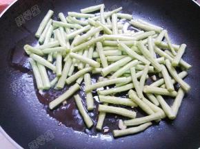 放入豆角
