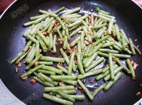 直至豆角变色变干