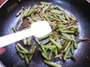 最后放入盐鸡精调味即可