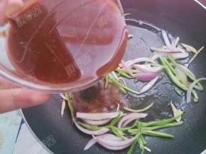 放入调好的碗汁