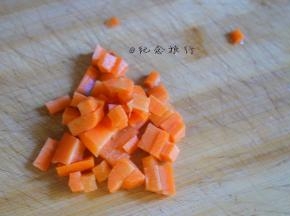 胡萝卜切丁备用