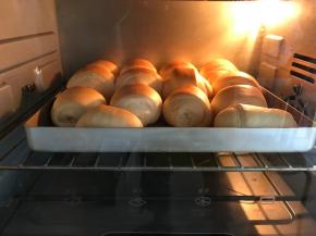 发酵结束后放入预热好的烤香，上下火，中层，180度，20分钟左右。