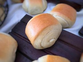 有嚼劲的奶香小面包。