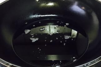 
开大火，锅热后放油，油量要大。