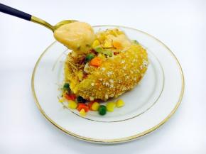 淋入满满地千岛沙拉酱