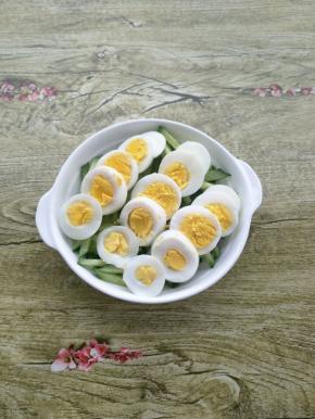 再放上切片的鸡蛋