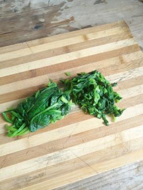 切成小块，装入小碗中