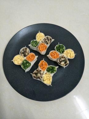 放入已开的锅中，蒸个十分钟即可。