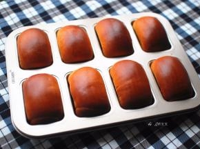 放入预热好的烤箱中层，烘烤20~25分钟即可。