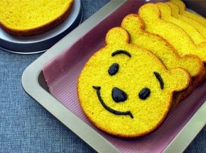 预热烤箱，上火200度，下火190度，放入中下层烘烤30分钟即可。