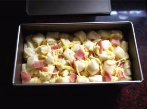 盖上盖子，放入烤箱，用发酵程序发酵1个小时左右至8分满。