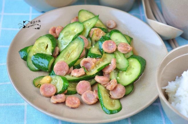 黄瓜炒香肠