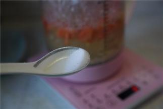 最后完成煮制加入细盐调味即可。