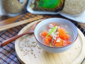这样子一份糙米番茄肉丝汤就完成了。