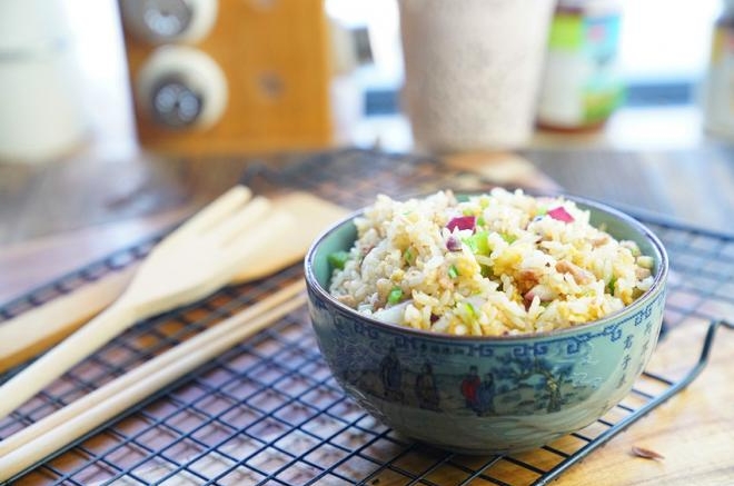 洋葱肉末炒饭