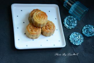 豆沙蛋黄月饼&莲蓉蛋黄月饼