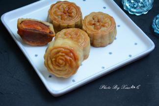 豆沙蛋黄月饼&莲蓉蛋黄月饼