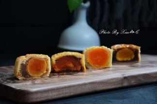 豆沙蛋黄月饼&莲蓉蛋黄月饼