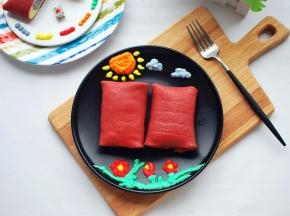 包好后翻过来，摆盘即可。