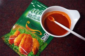 腌肉料加水，拌均匀。