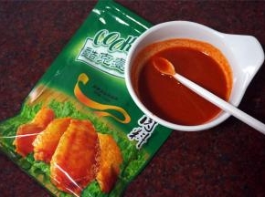 腌肉料加水，拌均匀。