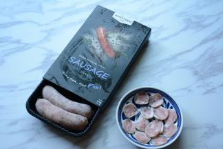 香肠冷冻拿出切薄片。