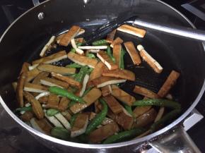 搅拌均匀，出锅；