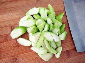 丝瓜去皮切滚刀
