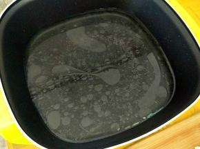 加入一碗的热水烧开