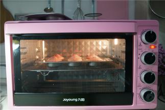 入烤箱165度烤20分钟。