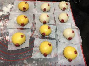 全部蒸好了，有个表皮被水滴滴上去了，憋了