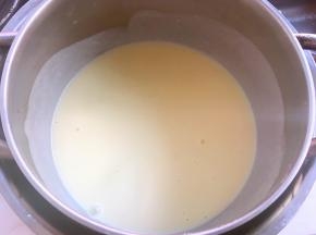 放置冷水中降温，之后放到冰箱冷冻1个小时