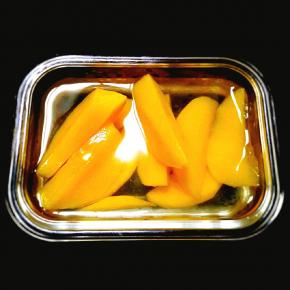 倒入容器中，静置放凉，冰镇之后口感更佳哦！