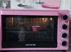 入预热好的烤箱155度烤制25分钟。