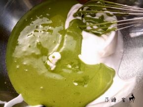 再与剩下的蛋白糊混合