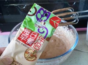 再将混合麦片加至在里面。