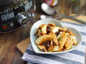 这样子一份酱香茭白就完成了。