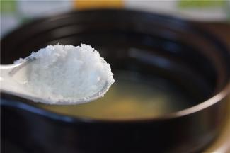 炖煮好后加入适量的细盐调味即可。