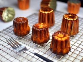 出炉后倒扣脱模，冷却。