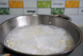 煮至面条熟透即可。