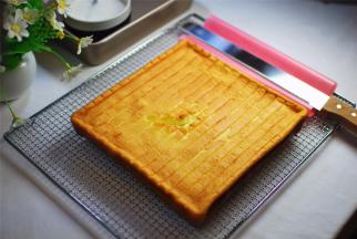 出炉倒扣冷却。