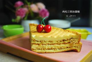 将两片蛋糕叠起，肉松三明治蛋糕完成。