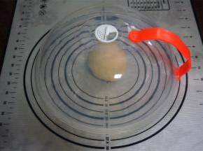 盖上盖子，静置松弛15分钟。