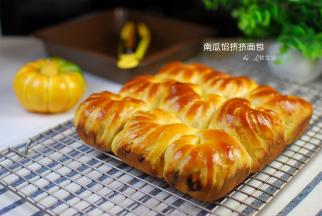 出炉后轻轻倒扣即可脱模。