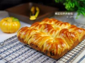 出炉后轻轻倒扣即可脱模。