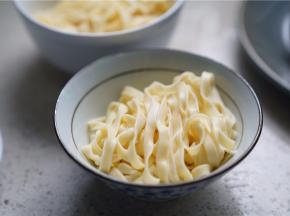 看面条还是很筋道的哦。